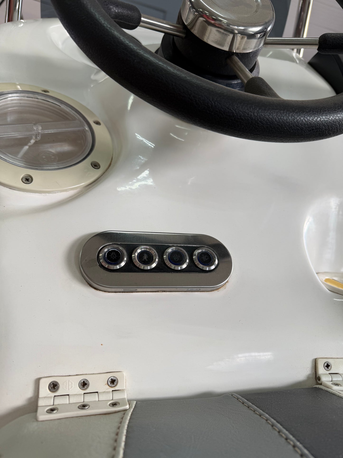 Switch panel - Push buttons