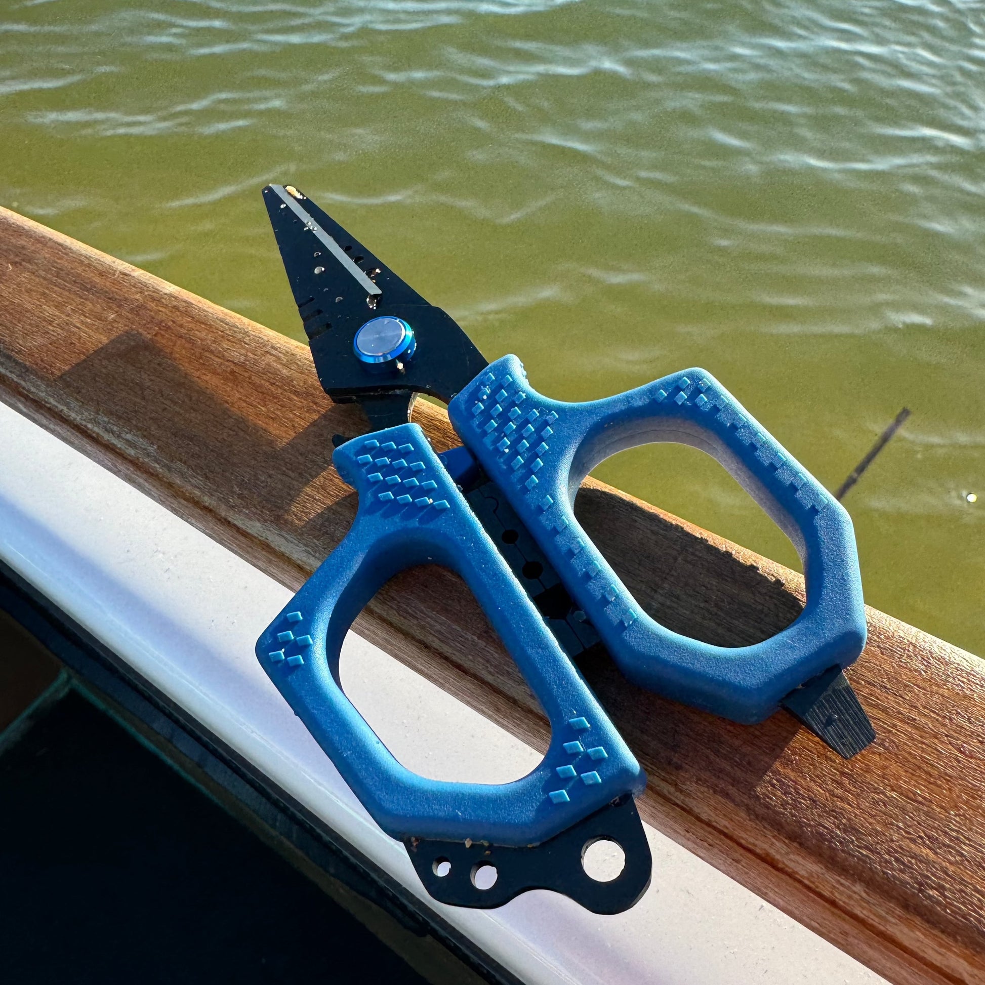 Multi cut scissor – Tidal Hook