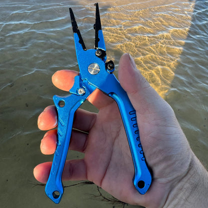 Salt power fit pliers in blue in hand operation